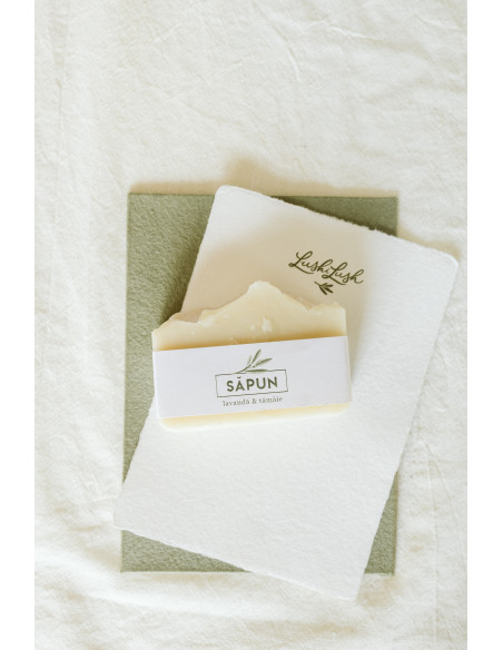 Săpun natural și sticluță pentru ulei, incluse în trusou de botez complet