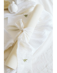 Trusou botez complet pentru băieți din muselină și bumbac alb, cu kimono și lumânare 2