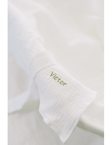 Trusou pentru botez unisex din muselină albă – Simplu