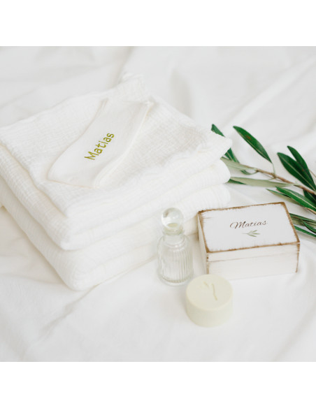 Trusou pentru botez unisex din muselină albă – Simplu