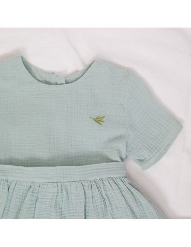 rochie din muselină verde cu volane