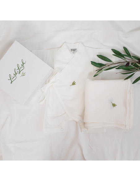 Cadou BABY SHOWER cu kimono alb