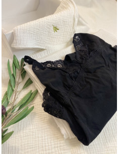 set cadou Delicate Lace și LushiLush cu body și prosop din muselină