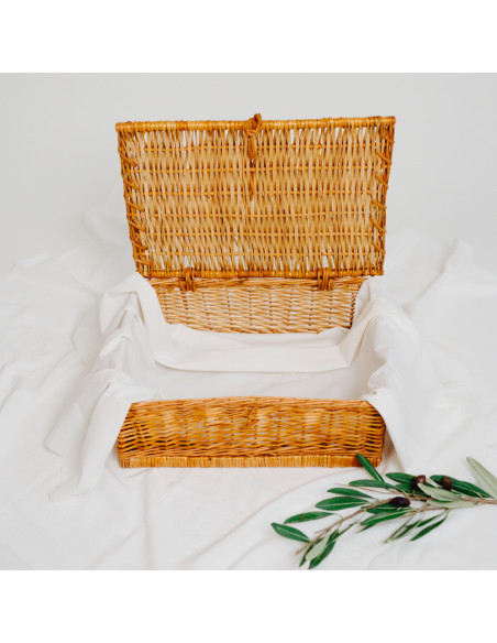 Trusou pentru botez cu păturică din muselină cu volane