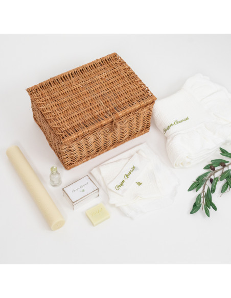 Trusou pentru botez cu păturică din muselină cu volane