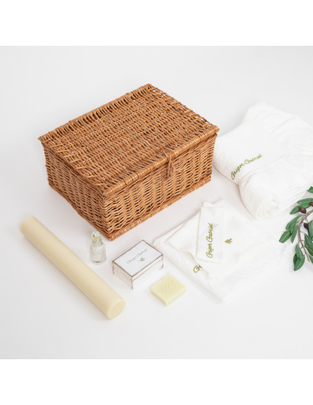 Trusou pentru botez cu păturică din muselină cu volane