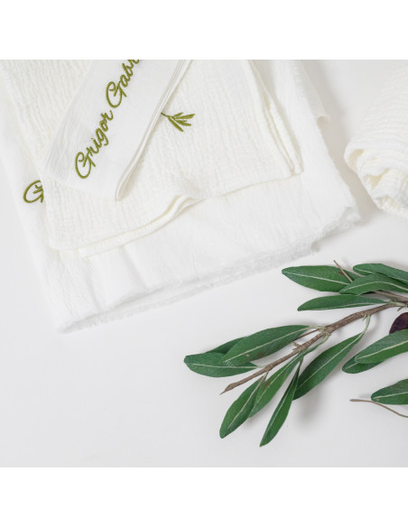 Trusou pentru botez cu păturică din muselină cu volane