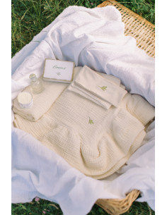trusou pentru botez din muselină ivoire cu volane