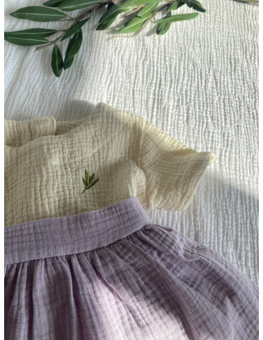 Rochie din muselină ivoire cu volanaș mov  1-2 ani